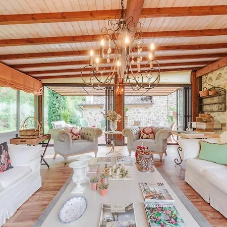 Veranda, A Romantic With Pool Villa Larciano
