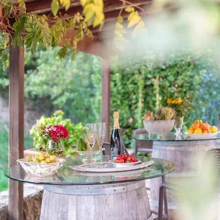 Veranda, A Romantic With Pool Larciano