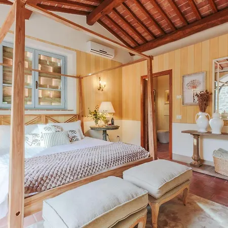 Veranda, A Romantic With Pool *