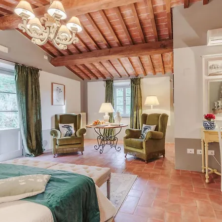 Veranda, A Romantic With Pool Larciano