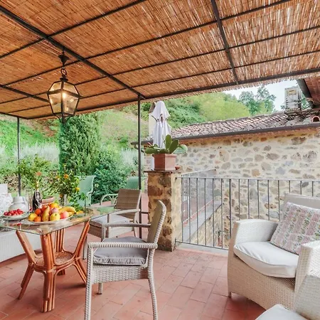 Veranda, A Romantic With Pool Larciano