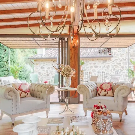 Veranda, A Romantic With Pool Larciano