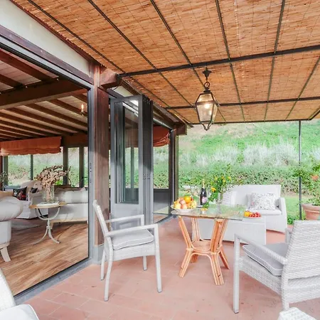 Veranda, A Romantic With Pool * Larciano