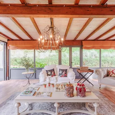 Villa Veranda, A Romantic With Pool