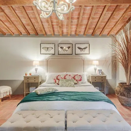 Veranda, A Romantic With Pool
