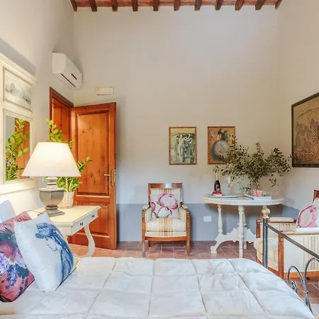 Veranda, A Romantic With Pool * Larciano